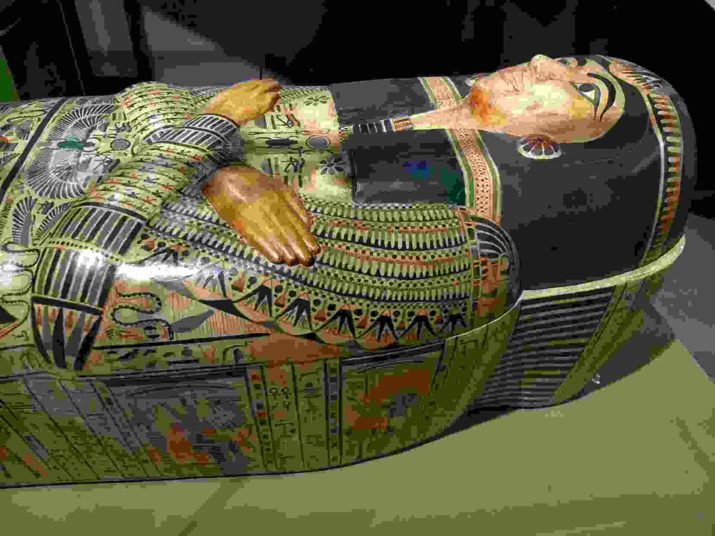 मिस्र में ममी को रखने के किए इस तरह के संदूक बनाए जाते थे