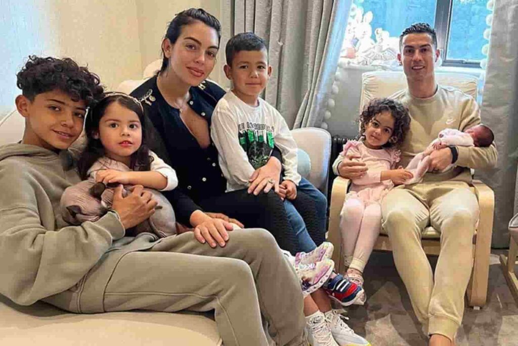 Cristiano Ronaldo Biography in english (Portuguese Footballer), Age, Wife name, Net Worth, Children