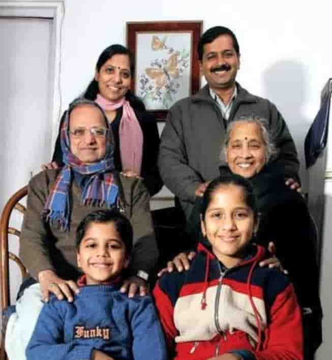 Arvind kejriwal family photo