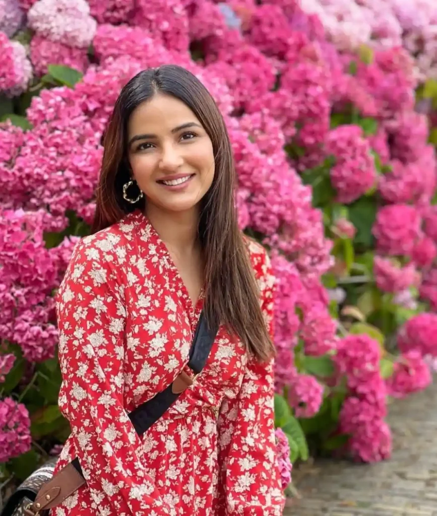 जैस्मिन भसीन जीवन परिचय Jasmin bhasin biography in hindi (अभिनेत्री ...