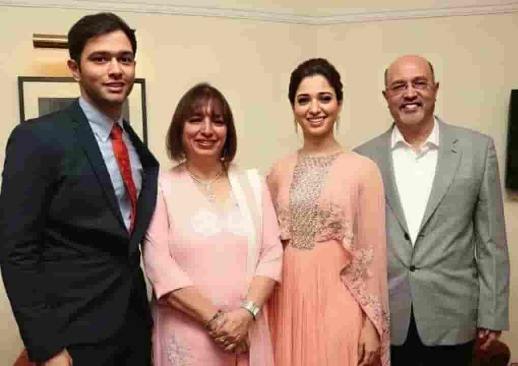 Tamanna bhatia family photo