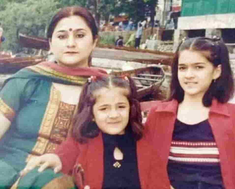 kriti sanon childhood photo