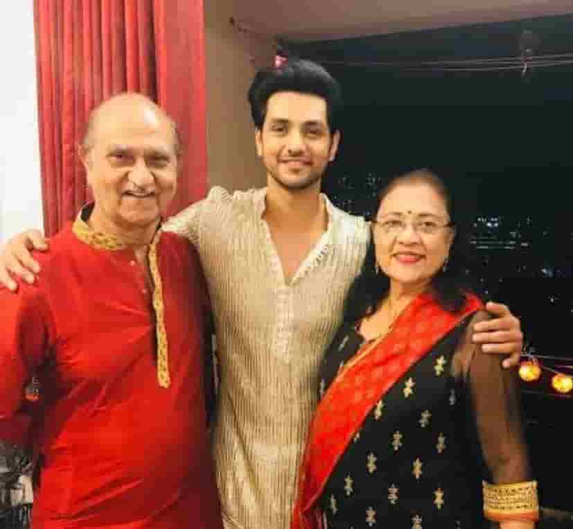 shakti arora family photo