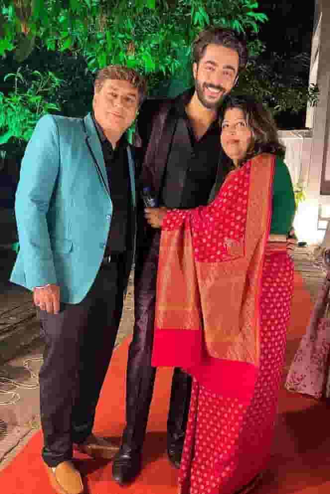 Krushal ahuja family photo