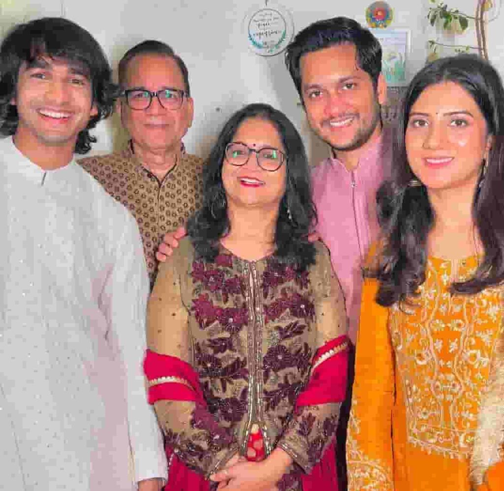 Shantanu maheshwari family photo