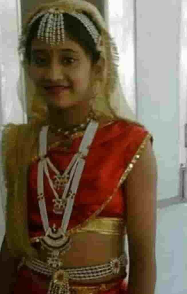 Shivangi joshi childhood photo