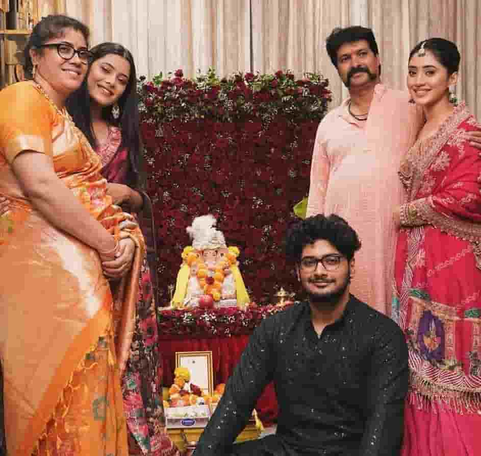 Shivangi joshi family photo