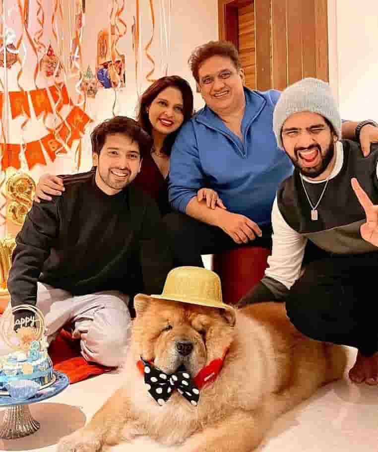 Armaan malik family photo