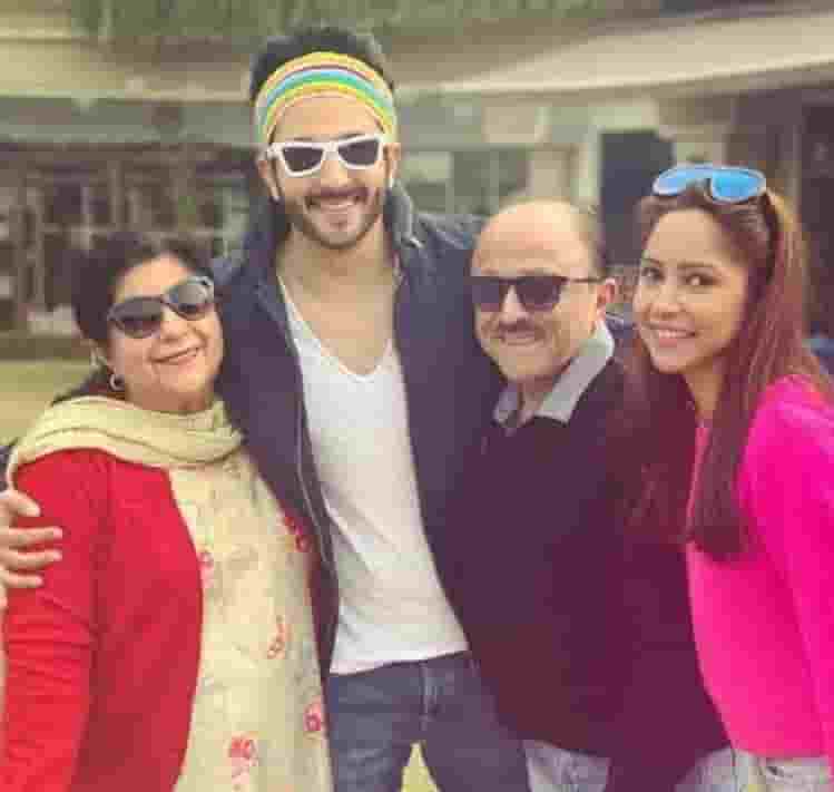 Dheeraj Dhoopar Parents