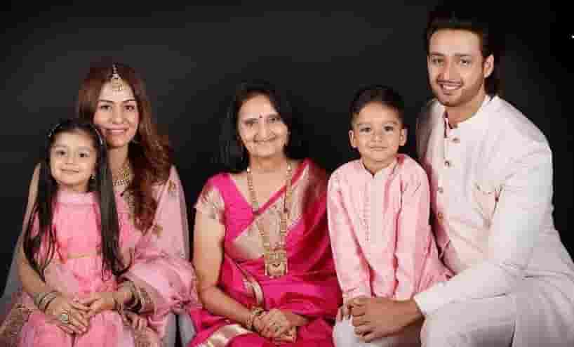 Saurabh Raj jain family photo