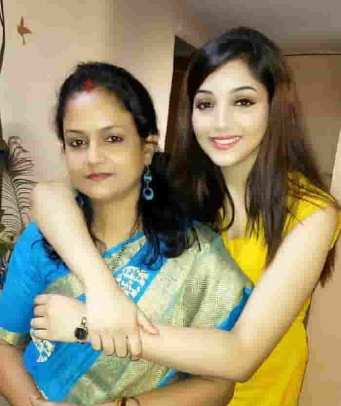 Shritama mitra family photo