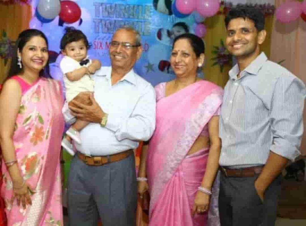 Shubhanshu Shukla family photo
