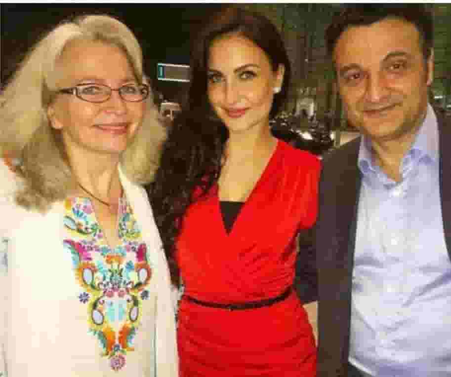 Elli Avram family photo
