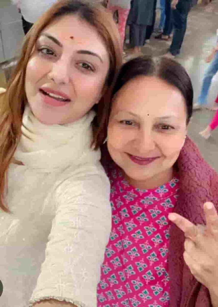 Khushi Mukherjee family photo