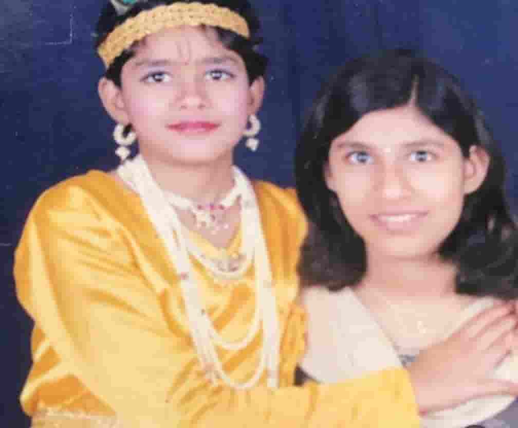 Mrunal thakur childhood photo