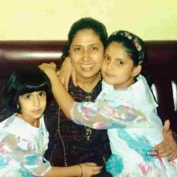 Zareen khan childhood photo