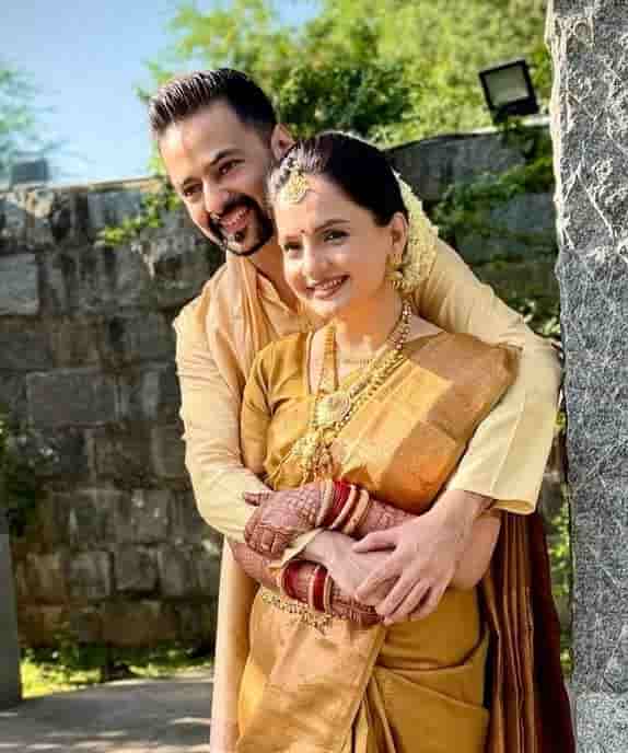 Actor varun jain wife photo