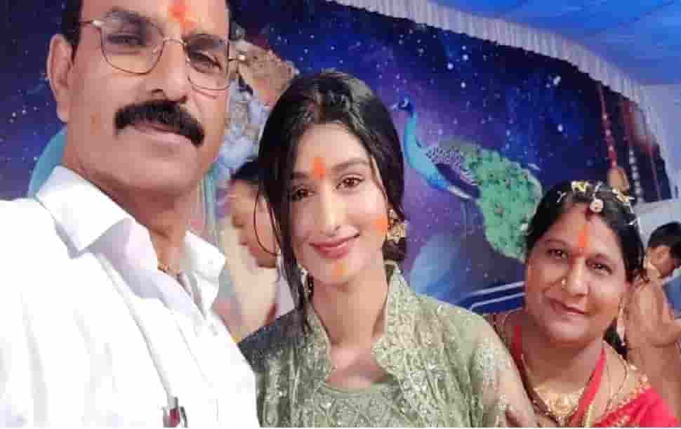 Payal dhare parents photo