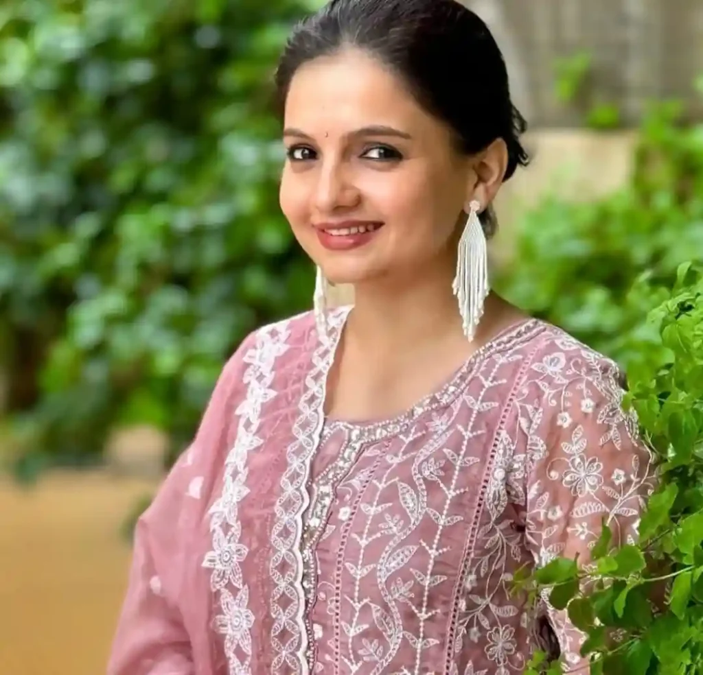 जिया मानेक जीवन परिचय Giaa manek biography in hindi (अभिनेत्री)