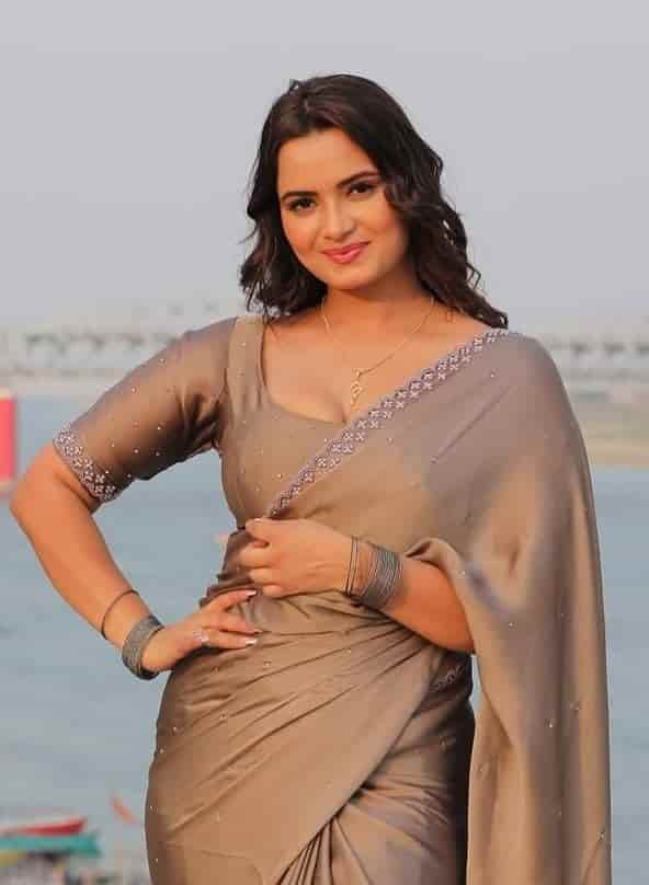 नीलम गिरी जीवन परिचय Neelam Giri biography in hindi (अभिनेत्री)