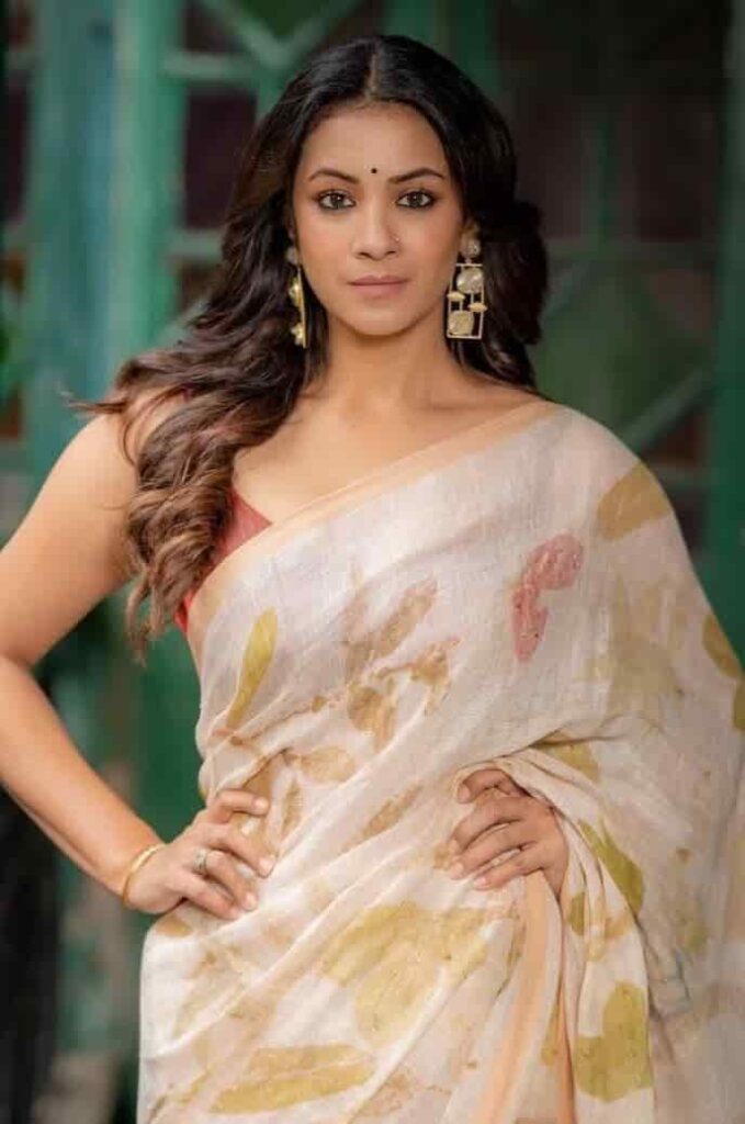 बरखा बिष्ट जीवन परिचय Barkha Bisht biography in hindi (अभिनेत्री)