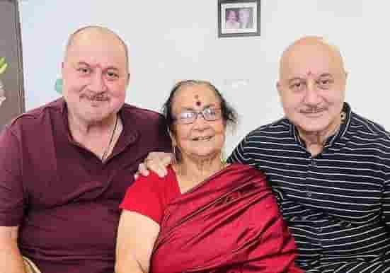 Anupam kher mother photo