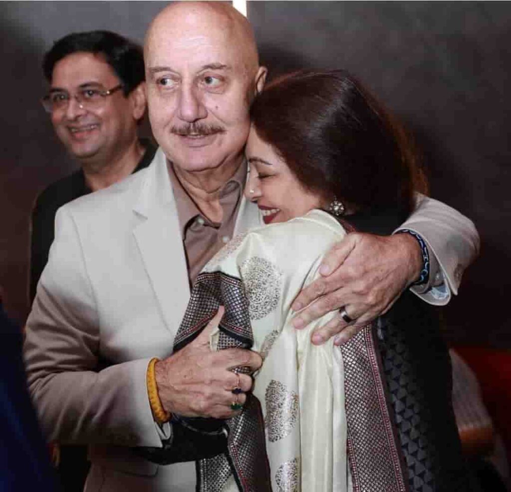 Anupam kher wife photo