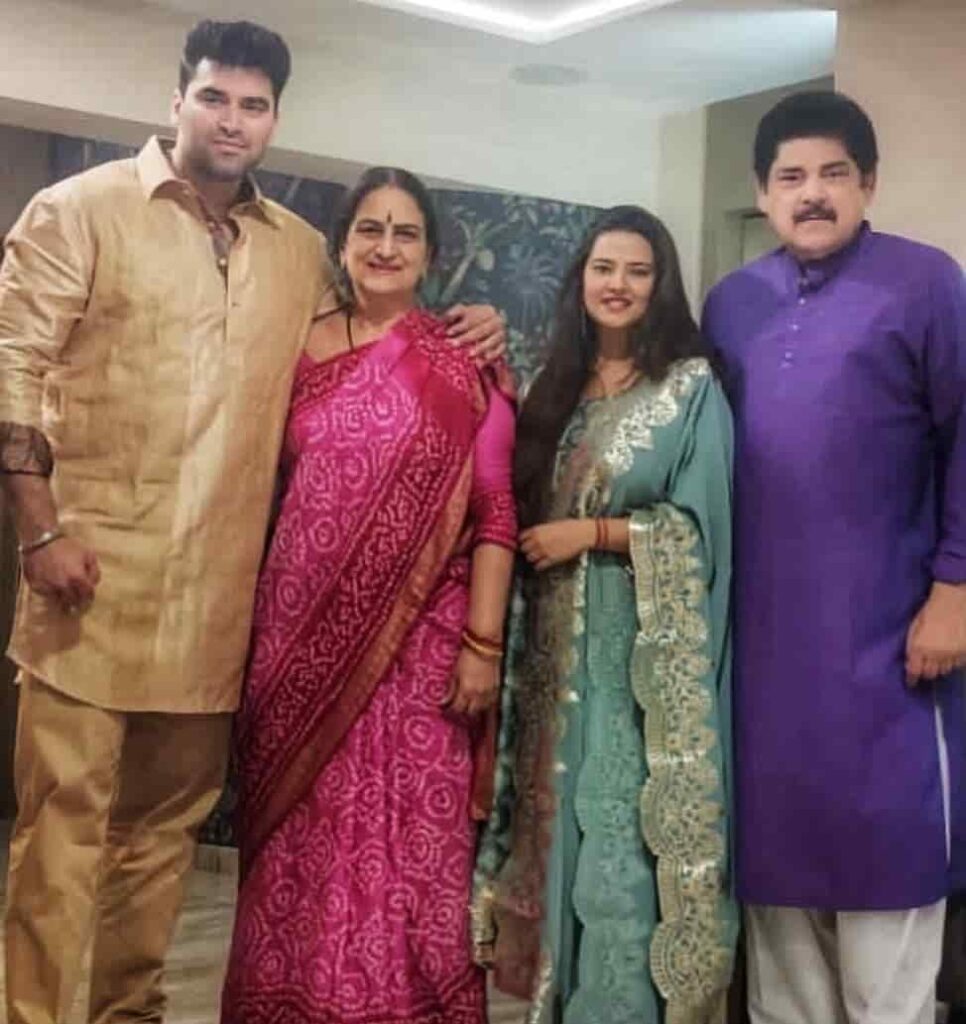 Nikitin dheer family photo