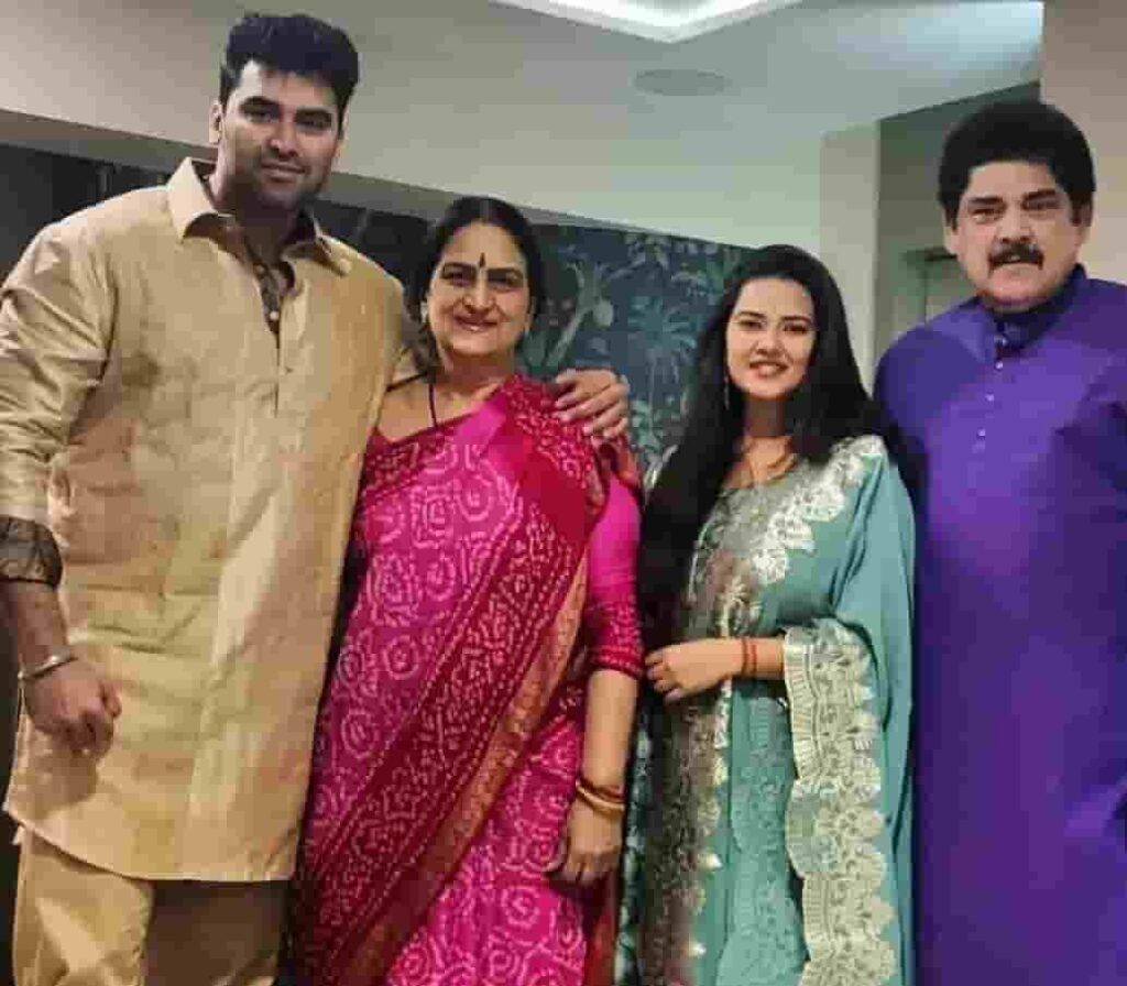पंकज धीर जीवन परिचय Pankaj Dheer biography in hindi (अभिनेता) 2 Pankaj dheer family photo
