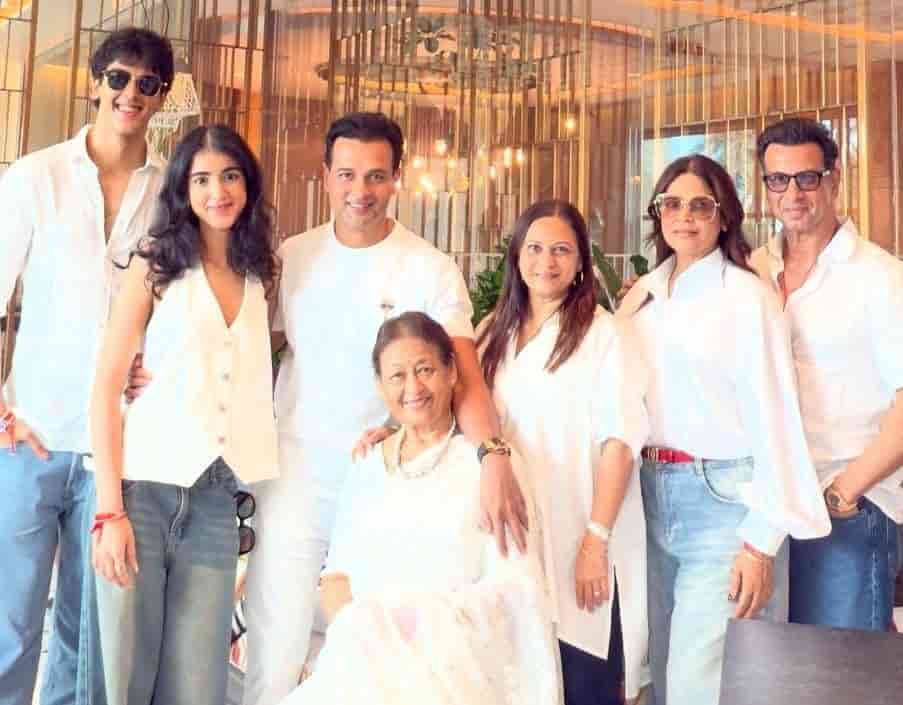 रोनित रॉय जीवन परिचय Ronit Roy biography in hindi (अभिनेता) 3 Ronit Roy family photo