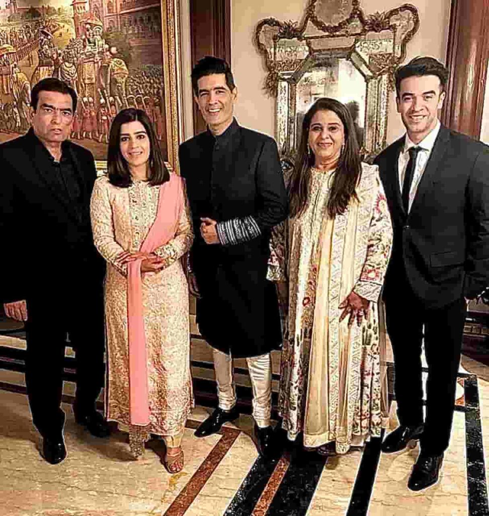 मनीष मल्होत्रा जीवन परिचय Manish malhotra biography in hindi (फैशन डिजाइनर) 2 मनीष मल्होत्रा जीवन परिचय Manish malhotra biography in hindi (फैशन डिजाइनर)