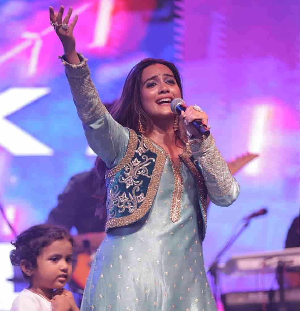 अमिका शैल जीवन परिचय Amika shail biography in hindi (अभिनेत्री)