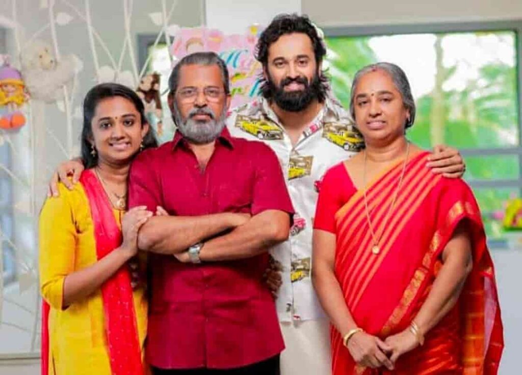 उन्नी मुकुंदन जीवन परिचय Unni mukundan biography in hindi (अभिनेता)