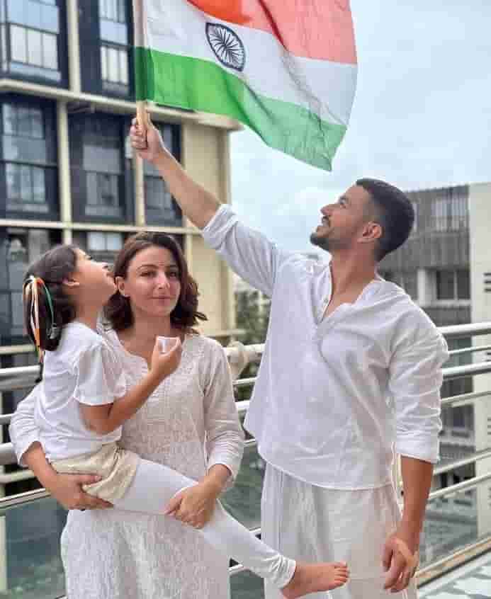 Kunal khemu family photo