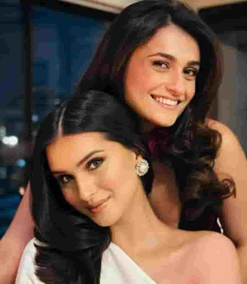 Tara Sutaria sister photo