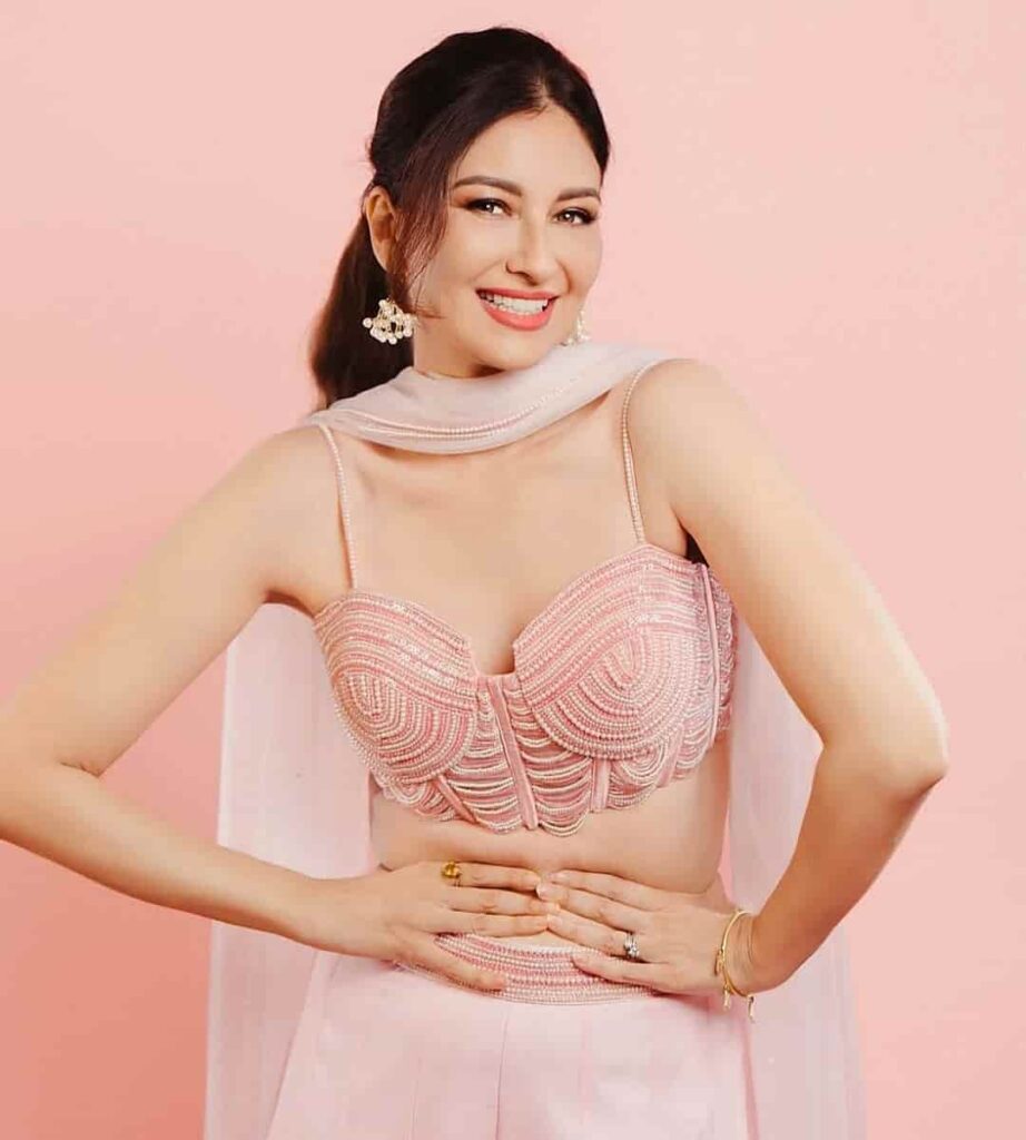 सौम्या टंडन जीवन परिचय Saumya tandon biography in hindi (अभिनेत्री)