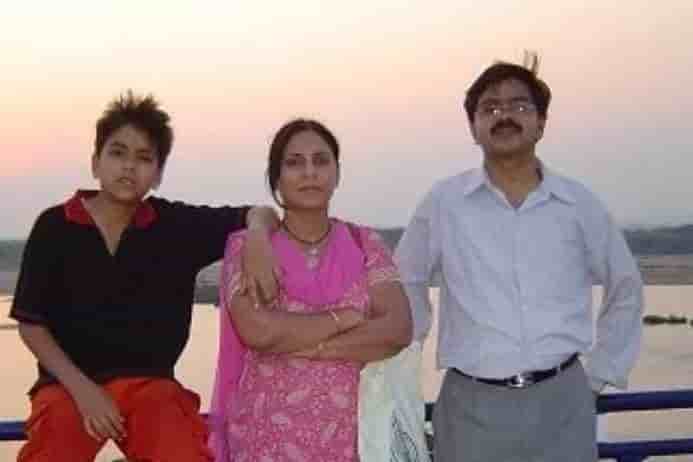 आदर्श गौरव जीवन परिचय Adarsh gourav biography in hindi (अभिनेता) 2 Adarsh gourav parents photo