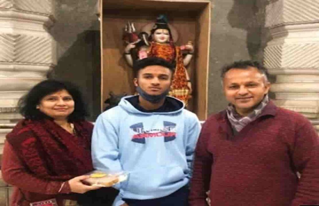 Ayush badoni family photo