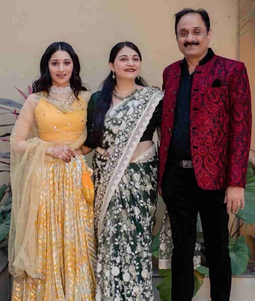 वृषिका मेहता जीवन परिचय Vrushika mehta biography in hindi (अभिनेत्री)