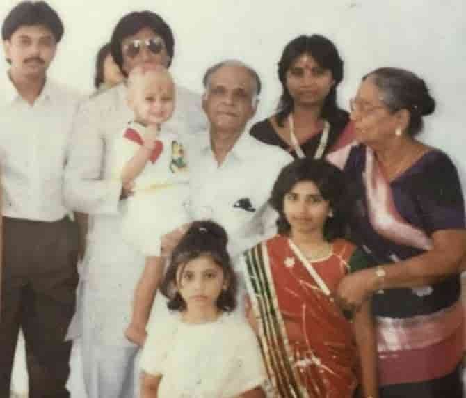 Daisy shah family photo