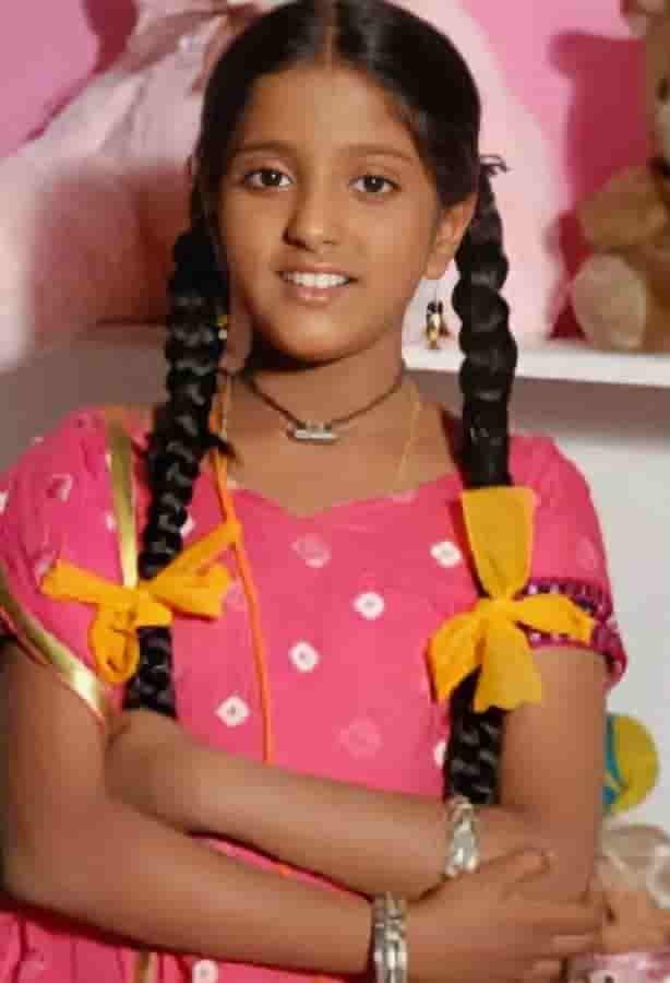 Ulka Gupta childhood photo