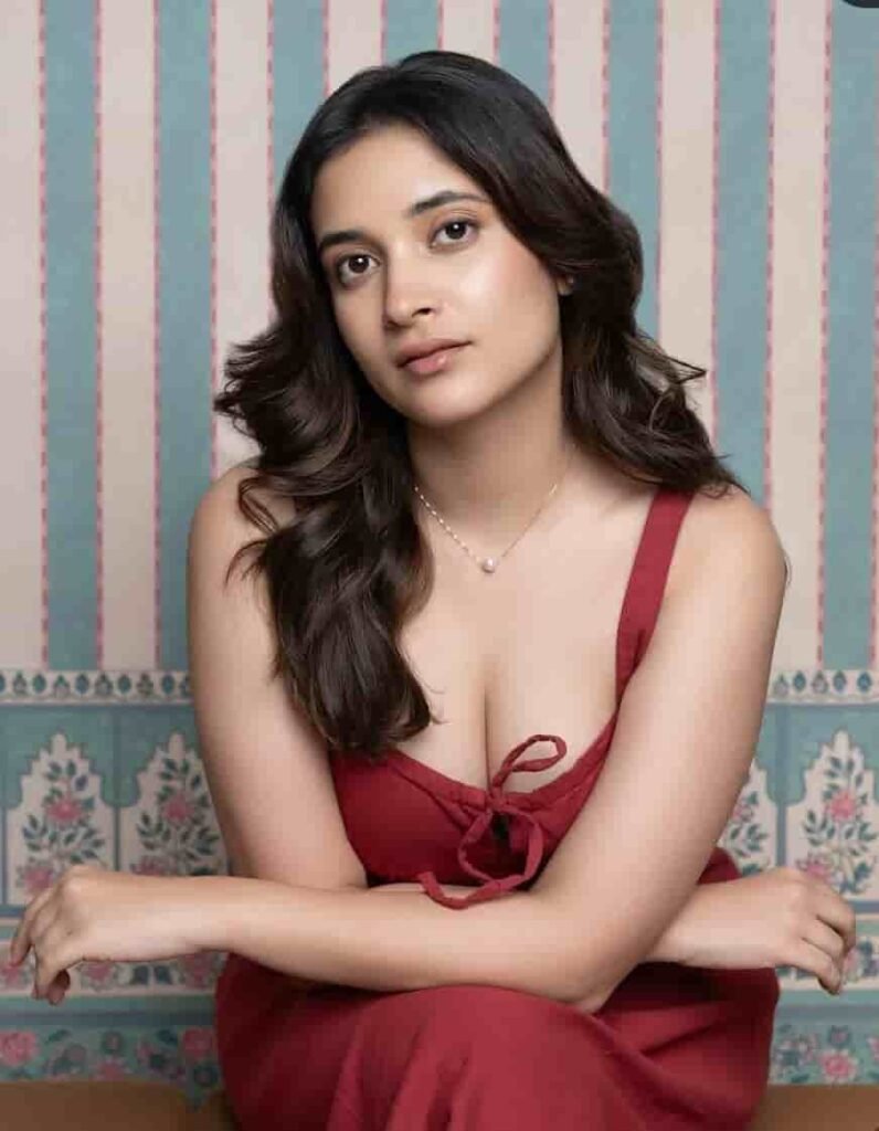 ऐश्वर्या ओझा जीवन परिचय Aishwarya Ojha biography in hindi (अभिनेत्री)