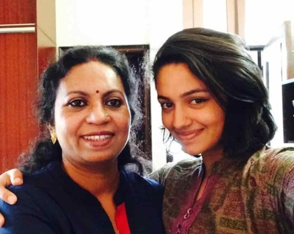 मालविका नायर जीवन परिचय Malvika nair biography in hindi (अभिनेत्री) 2 मालविका नायर जीवन परिचय Malvika nair biography in hindi (अभिनेत्री)