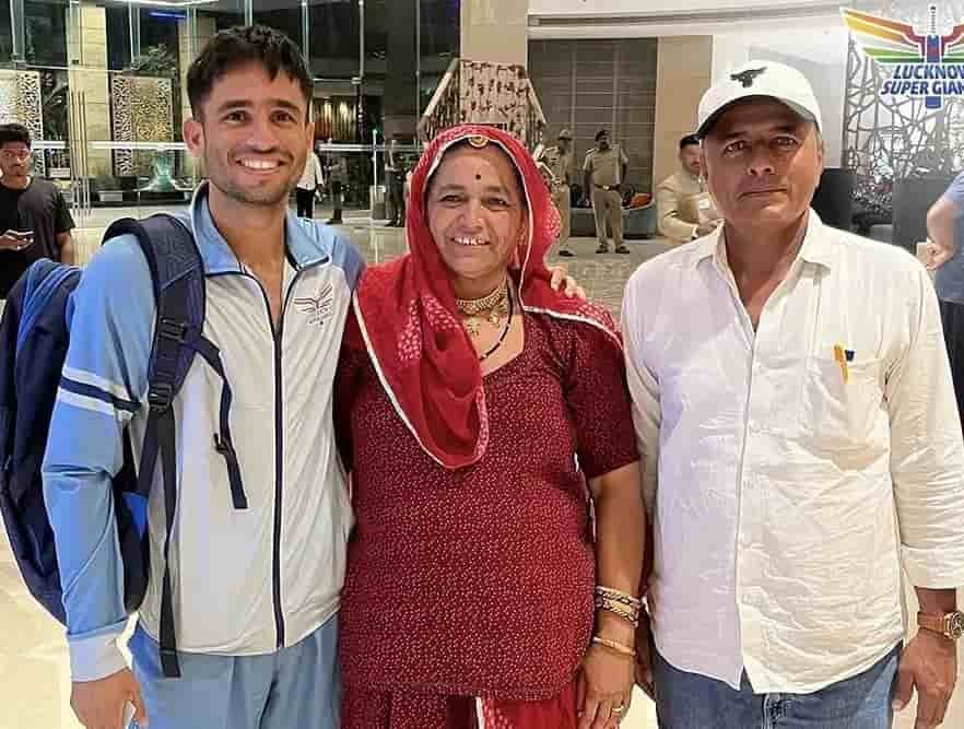 Ravi Bishnoi family photo