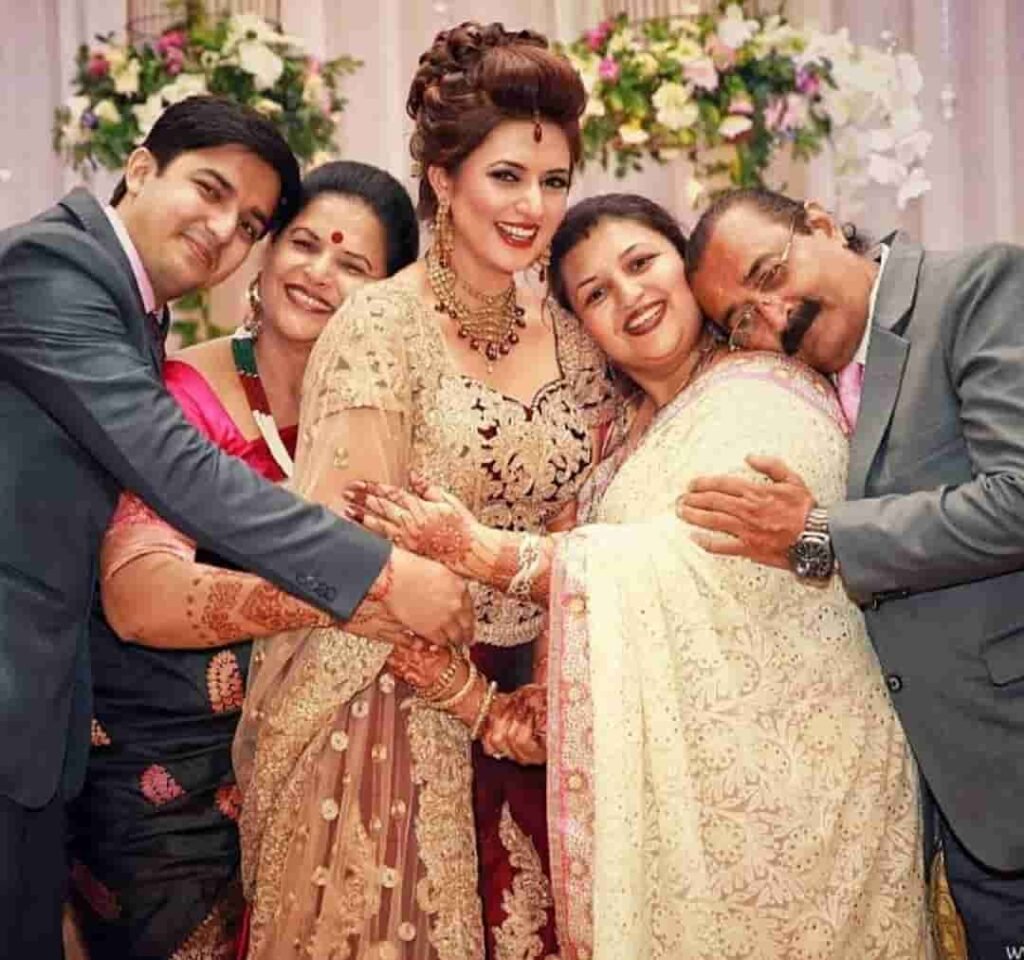 दिव्यंका त्रिपाठी जीवन परिचय Divyanka tripathi biography in hindi (अभिनेत्री)