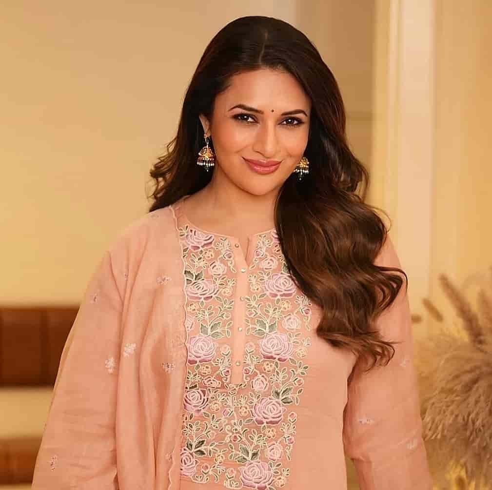 दिव्यंका त्रिपाठी जीवन परिचय Divyanka tripathi biography in hindi (अभिनेत्री)