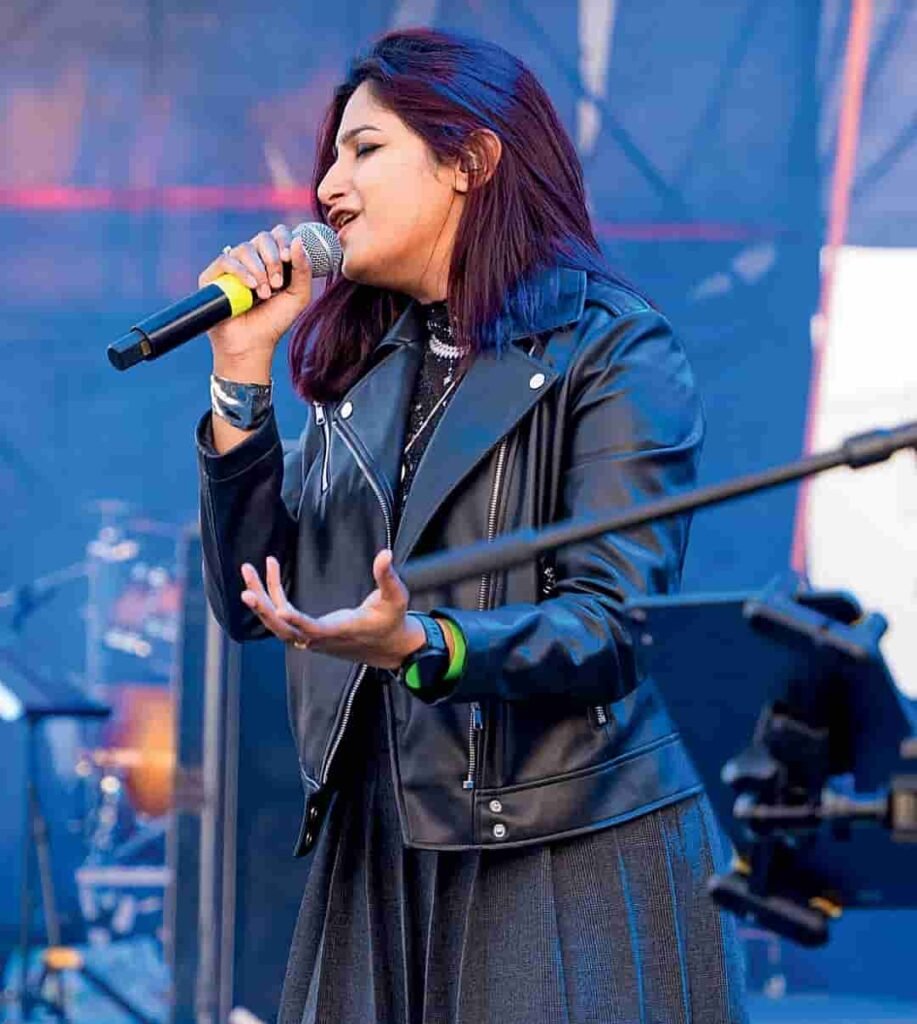 मधुबंती बागची जीवन परिचय Madhubanti bagchi biography in hindi (गायिका)