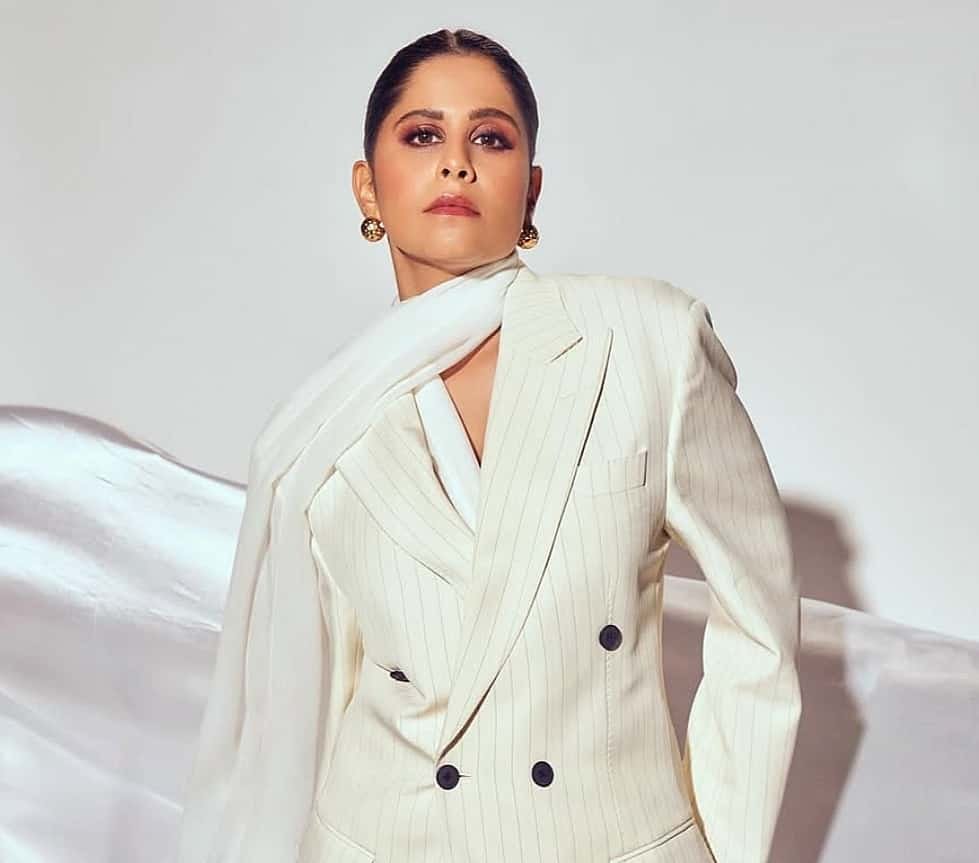 साई ताम्हणकर जीवन परिचय Sai tamhankar biography in hindi (अभिनेत्री)