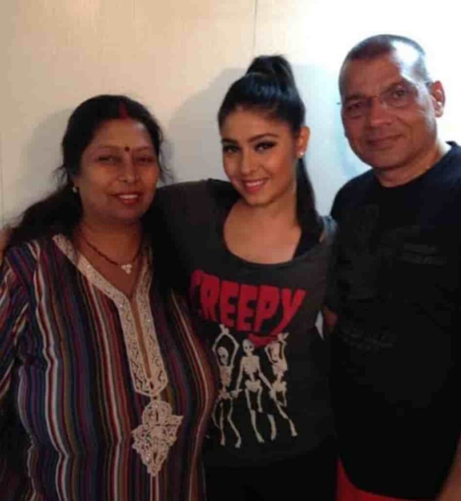 सुनिधि चौहान जीवन परिचय Sunidhi chauhan biography in hindi (गायिका)