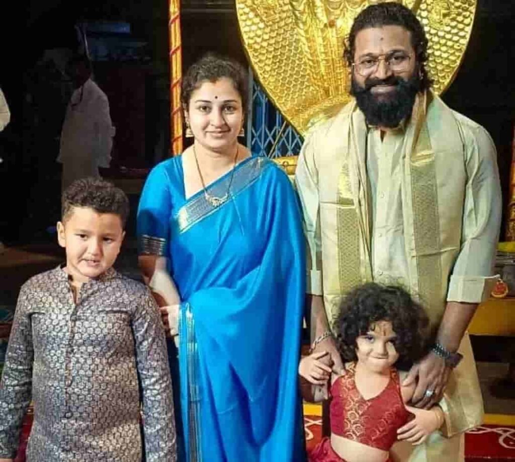 ऋषभ शेट्टी जीवन परिचय Risabh shetty Biography in hindi (अभिनेता) 2 Risabh shetty Family Photo